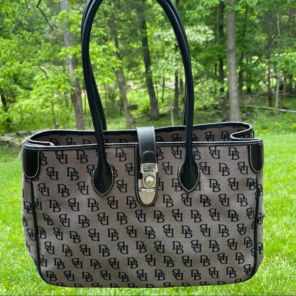 Dooney & Bourne signature canvas leather Handbag - Picture 3 of 9